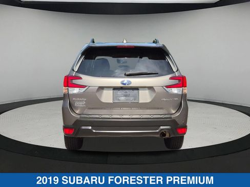 Used 2019 Subaru Forester Premium AWD/4WD image 6