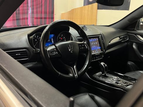 Used 2018 Maserati Levante AWD/4WD image 11