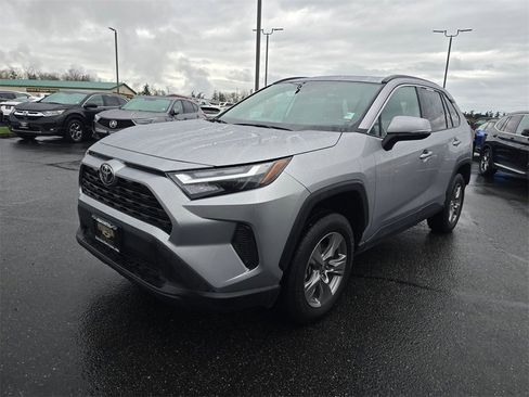 Used 2025 Toyota RAV4 XLE image 9