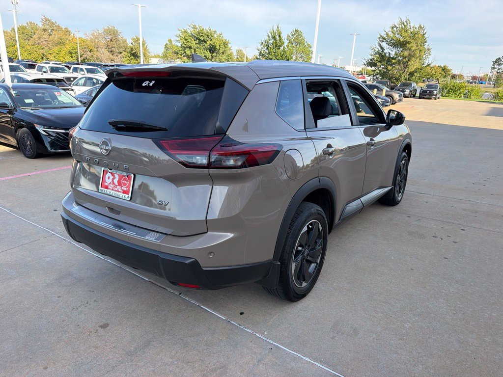 Used 2024 Nissan Rogue SV w/ SV Premium Package FWD image 5