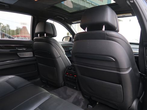 Used 2015 BMW 750Li image 41