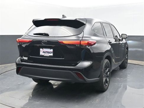 Used 2023 Toyota Highlander LE image 6