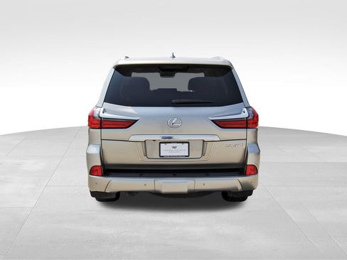 Used 2020 Lexus LX 570 4WD w/ Luxury Package image 4