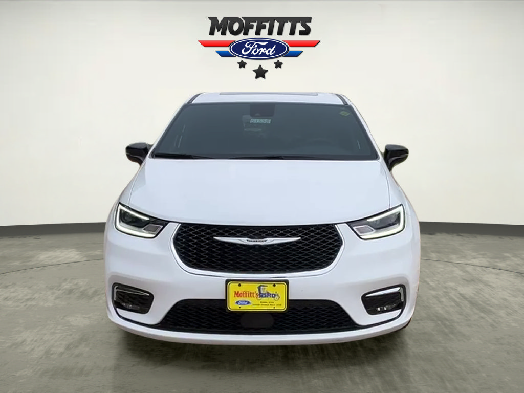 Used 2026 Chrysler Pacifica Limited FWD image 8
