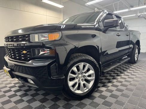 Used 2020 Chevrolet Silverado 1500 Custom w/ Custom Value Package AWD/4WD image 3