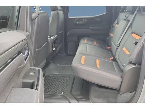 Used 2025 GMC Sierra 1500 AT4 w/ Technology Package AWD/4WD image 15