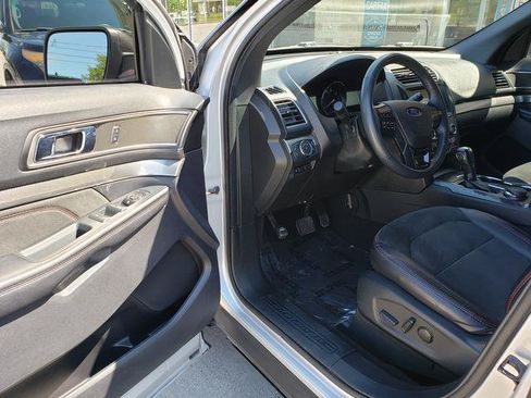Used 2019 Ford Explorer XLT w/ Equipment Group 202A AWD/4WD image 10