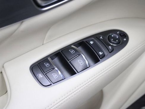 Used 2012 INFINITI M56 image 11