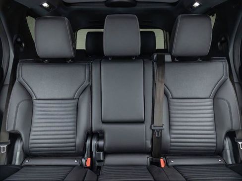 New 2026 Land Rover Discovery Limited Edition AWD/4WD image 18