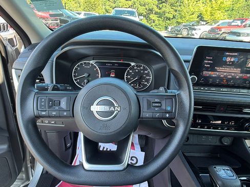 Used 2024 Nissan Rogue SV AWD/4WD image 25
