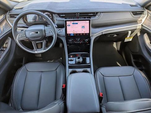 New 2025 Jeep Grand Cherokee Limited AWD/4WD image 16