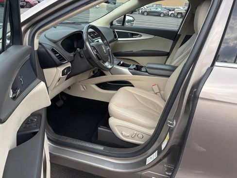 Used 2020 Lincoln Nautilus FWD w/ Equipment Group 101A image 2
