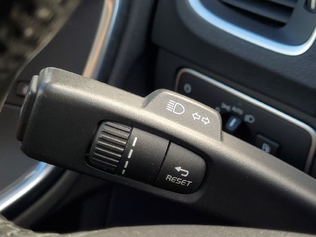 Used 2015 Volvo V60 T5 Platinum FWD image 11
