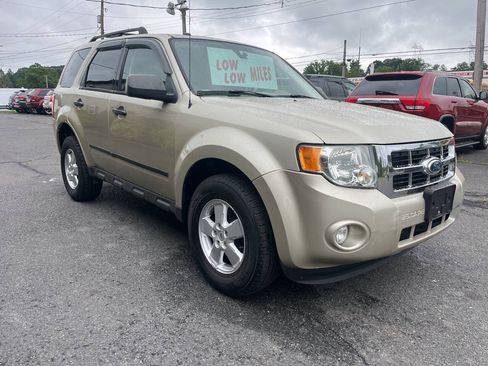 Used 2011 Ford Escape XLT w/ 202A Rapid Spec Order Code FWD image 4