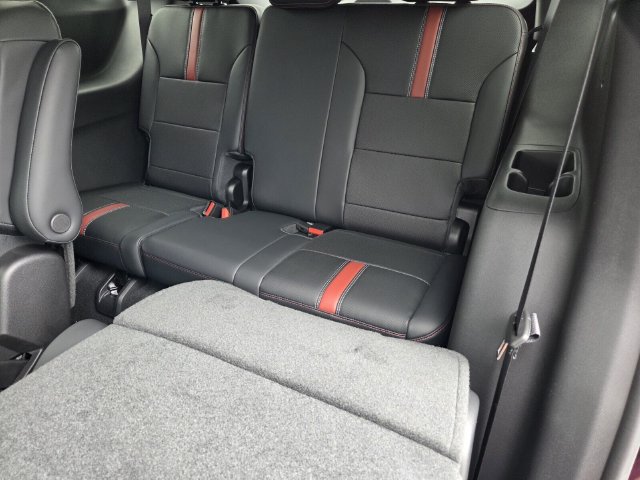 New 2027 Chevrolet Traverse RS w/ LPO, Floor Liner Package AWD/4WD image 8
