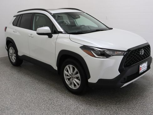 Certified 2023 Toyota Corolla Cross LE w/ Moonroof Package image 4