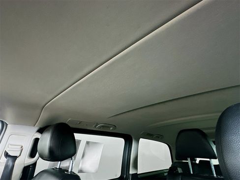 Used 2016 Mercedes-Benz Metris Passenger image 20