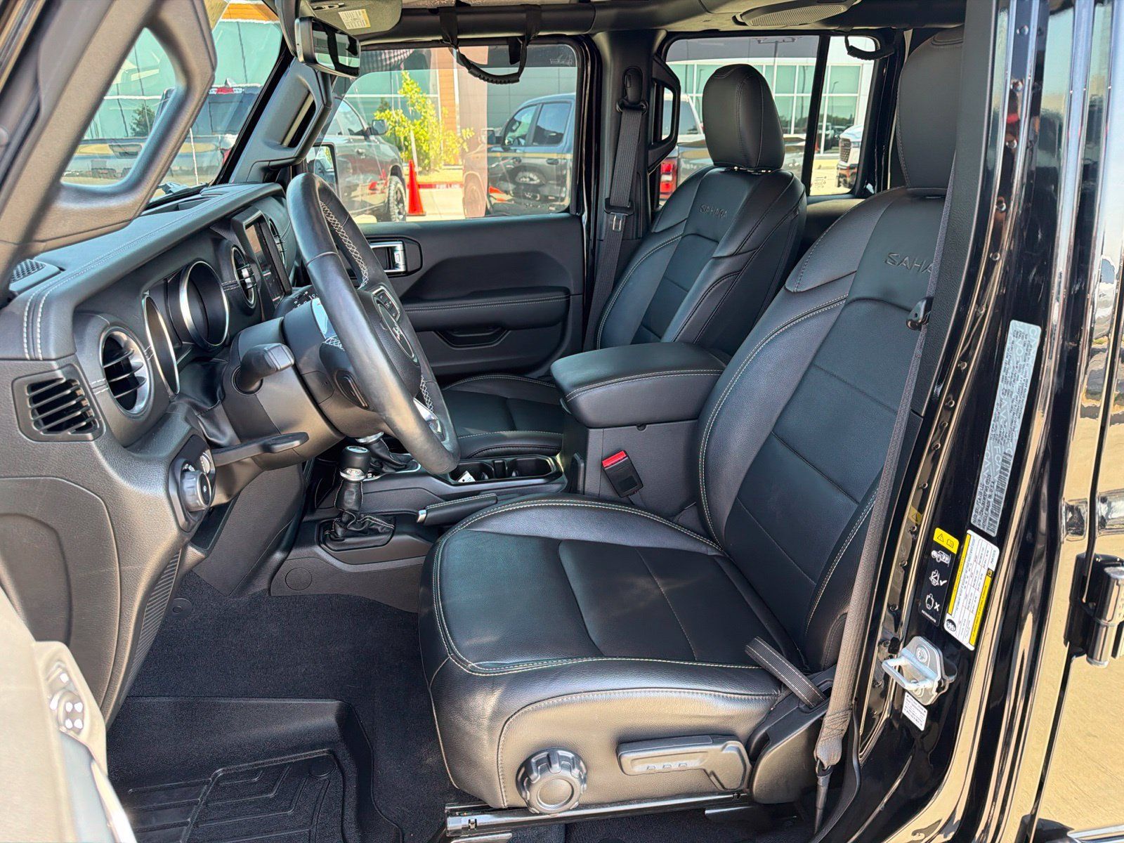 Used 2023 Jeep Wrangler Unlimited Sahara w/ Cold Weather Group AWD/4WD image 15