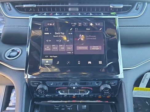 New 2025 Jeep Grand Cherokee Laredo X w/ Luxury Tech Group I image 18