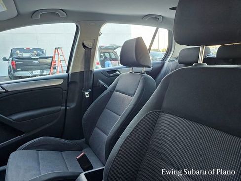 Used 2010 Volkswagen Golf 4-Door image 6