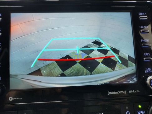 Used 2022 Toyota Highlander XLE image 9