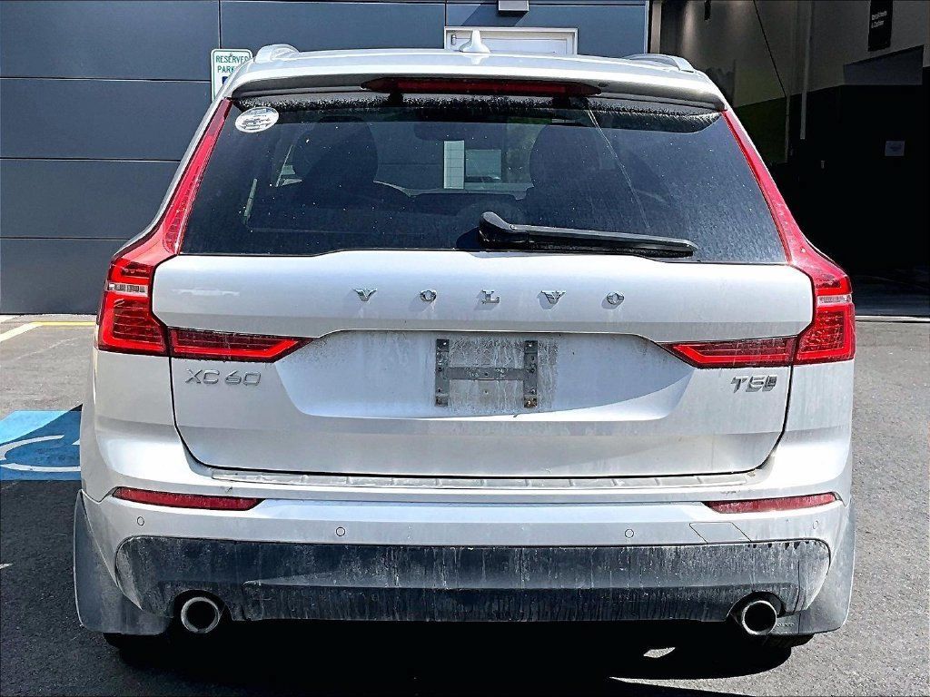 Used 2020 Volvo XC60 T5 Momentum w/ Protection Package Premier AWD/4WD image 5