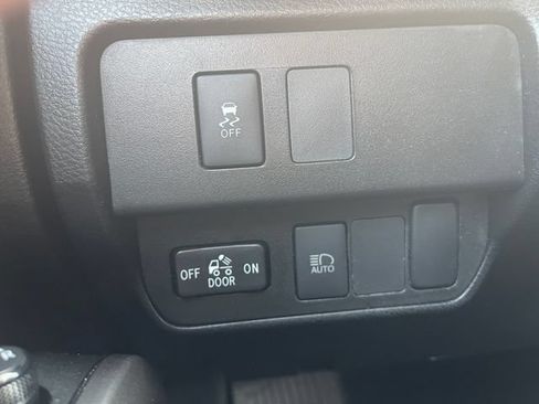 Used 2020 Toyota Tacoma SR5 AWD/4WD image 24