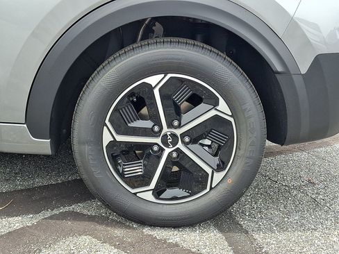 New 2026 Kia Niro EX FWD image 5