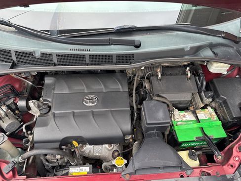 Used 2011 Toyota Sienna LE image 35