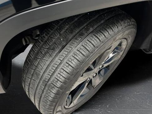 Used 2024 Jeep Grand Cherokee Limited w/ Black Appearance Package image 30