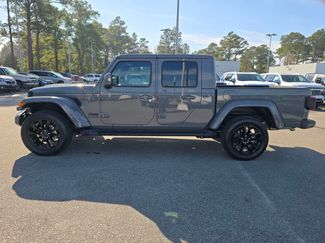 Used 2022 Jeep Gladiator Overland video 2