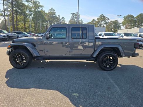 Used 2022 Jeep Gladiator Overland image 2