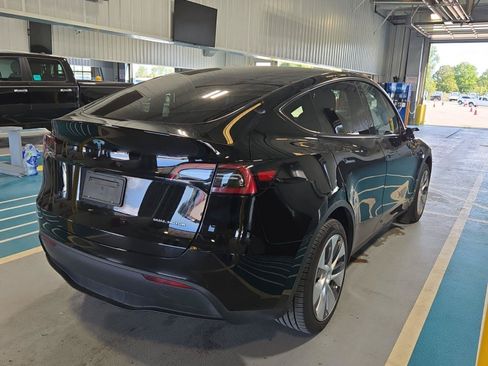Used 2023 Tesla Model Y Long Range AWD/4WD image 3