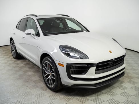 Certified 2024 Porsche Macan S AWD/4WD image 27