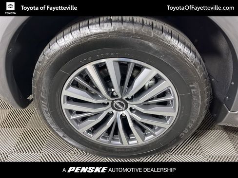 Used 2023 Nissan Armada SL w/ Captain's Chairs Package image 15