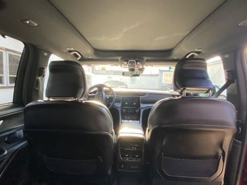 Used 2022 Jeep Grand Cherokee L Overland w/ Luxury Tech Group IV AWD/4WD image 29