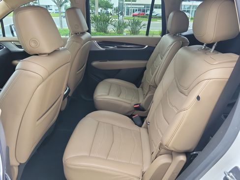 Used 2023 Cadillac XT6 Premium Luxury w/ Platinum Package AWD/4WD image 16