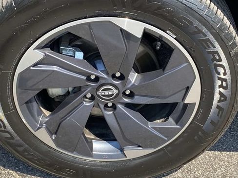Used 2024 Nissan Rogue SV FWD image 29