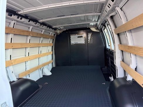 Used 2024 GMC Savana 2500 w/ Driver Convenience Package image 7