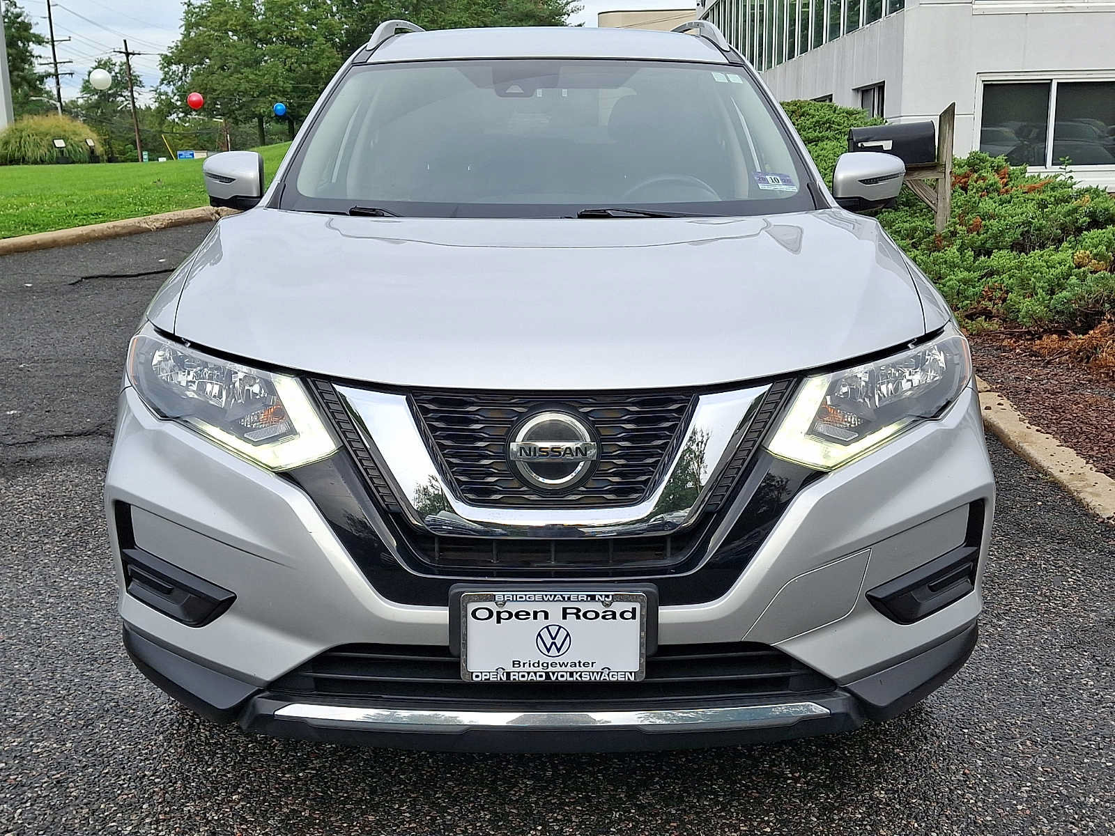 Used 2019 Nissan Rogue SV w/ Premium Package AWD/4WD image 2