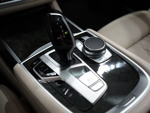 Used 2021 BMW 740i xDrive w/ M Sport Package image 30