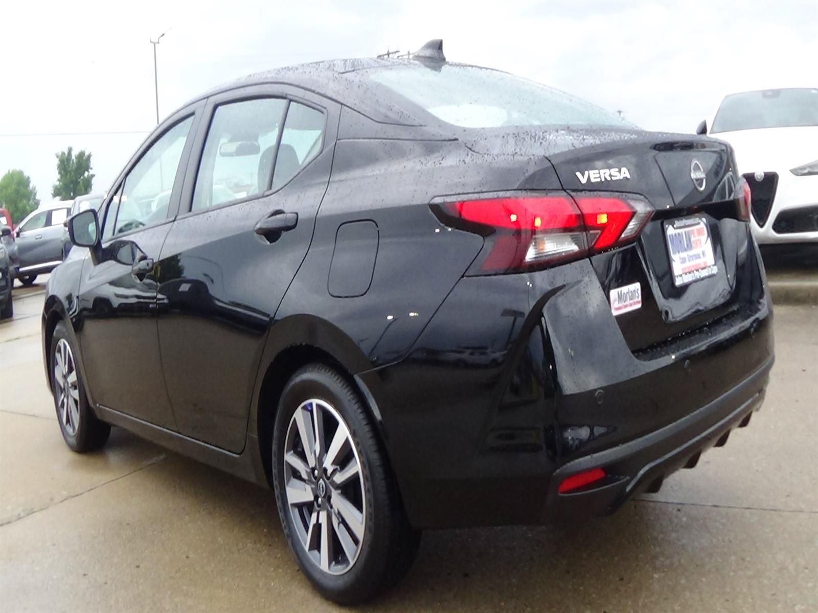 Used 2025 Nissan Versa SV FWD image 8