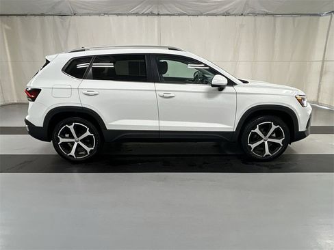 Certified 2025 Volkswagen Taos SEL image 12