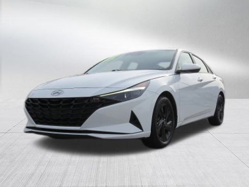 Used 2023 Hyundai Elantra SEL image 7