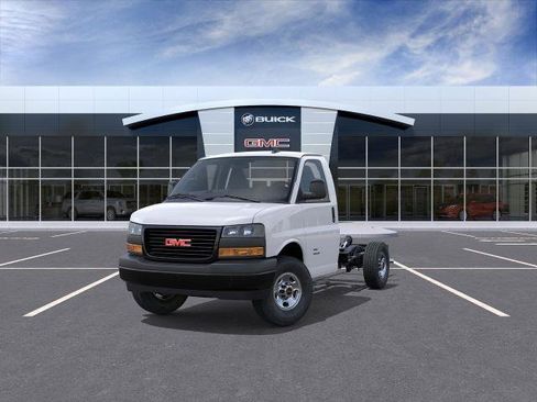 New 2026 GMC Savana 3500 image 8
