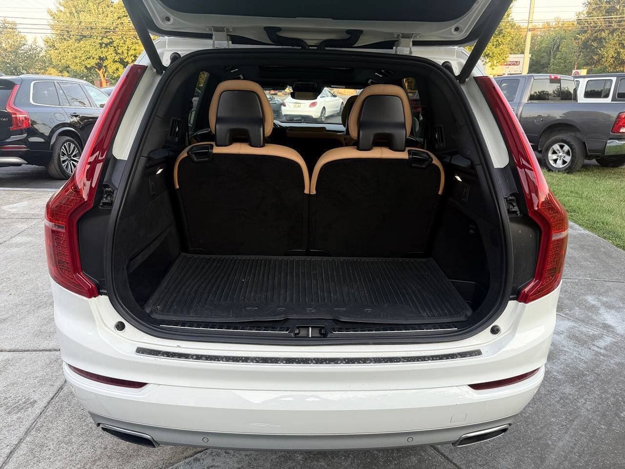 Used 2018 Volvo XC90 T6 Momentum w/ Convenience Package AWD/4WD image 9