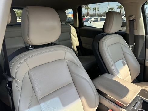 Used 2024 Lincoln Nautilus Premier image 24