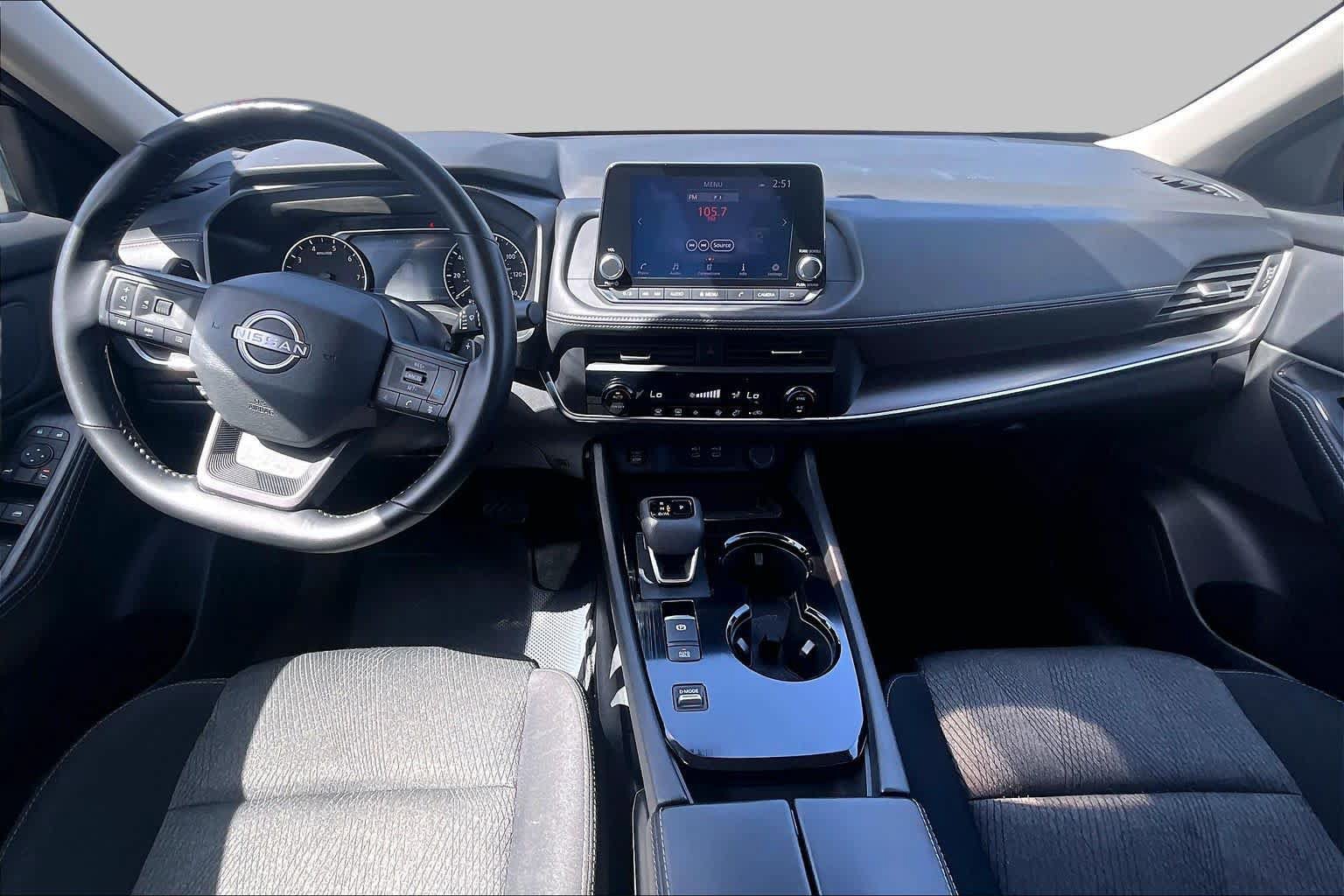 Used 2025 Nissan Rogue SV FWD image 16
