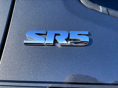 Used 2017 Toyota Tacoma SR5 w/ Tow Package image 10