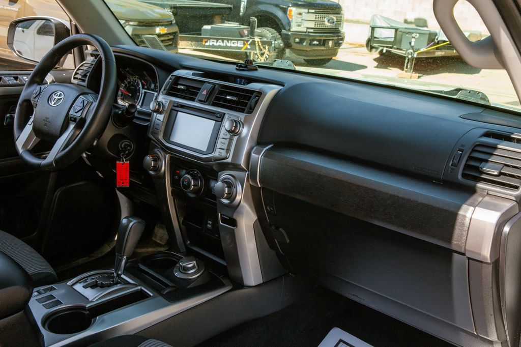 Used 2019 Toyota 4Runner SR5 AWD/4WD image 11